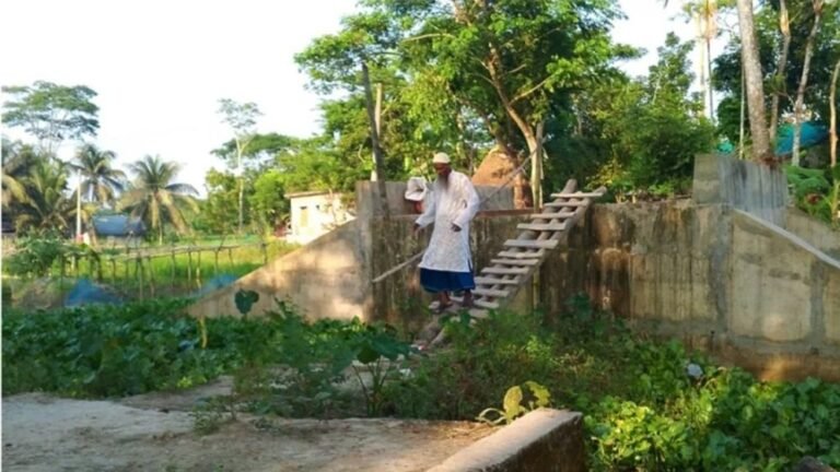 দুমকিতে ৩২ লাখ টাকার সেতু দুই বছরেও ব্যবহারের অনুপযোগী, ঝুঁকি নিয়ে চলাচল করছে মানুষ