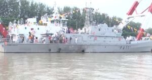 বরিশালে নৌবাহিনীর যুদ্ধজাহাজ উন্মুক্ত