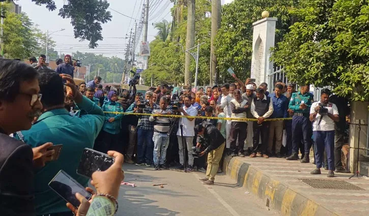 খুলনায় আদালত ফটকে দুজনকে গুলি করে হত্যা