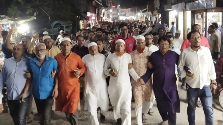 হাসান মামুনকে মনোনয়ন দেওয়ার দাবিতে বিক্ষোভ