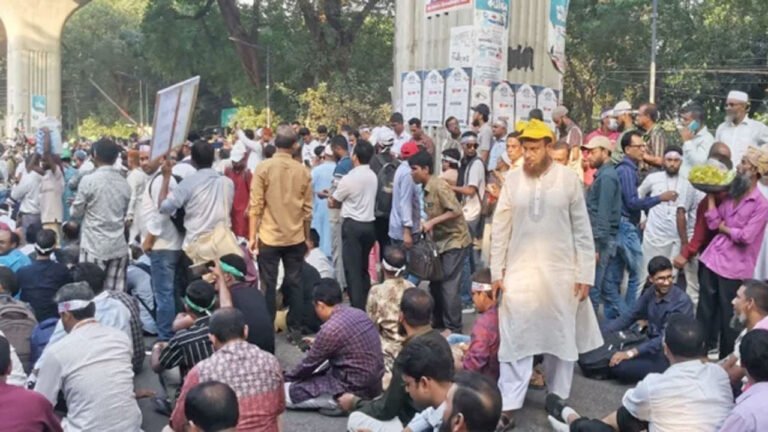 প্রাথমিক শিক্ষকদের কর্মবিরতি শুরু, ৬৫ হাজার স্কুলে ক্লাস বন্ধ