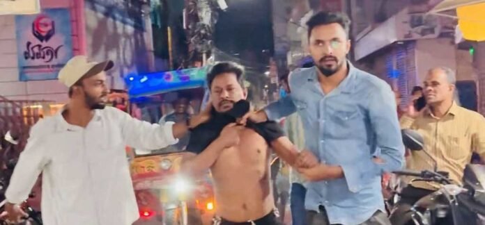 বরিশালে ছাত্রলীগ নেতাকে ধরে পুলিশে দিল ছাত্রদল