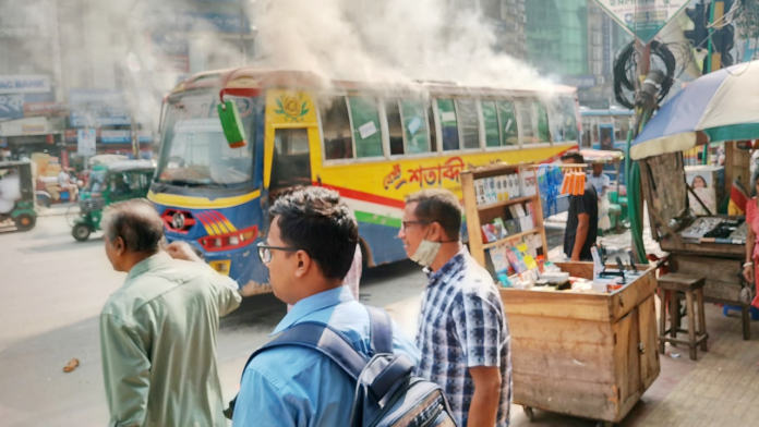 এবার মিরপুরে বাসে আগুন