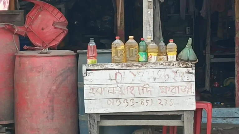 বরগুনায় যত্রতত্র পেট্রোল বিক্রি, জননিরাপত্তা ঝুঁকিতে