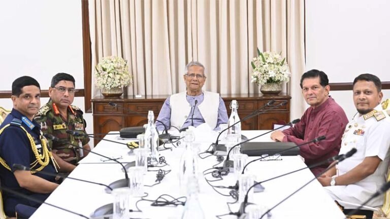 নির্বাচনে শান্তি-শৃঙ্খলা নিশ্চিতে তিন বাহিনীকে কঠোর নির্দেশ প্রধান উপদেষ্টার