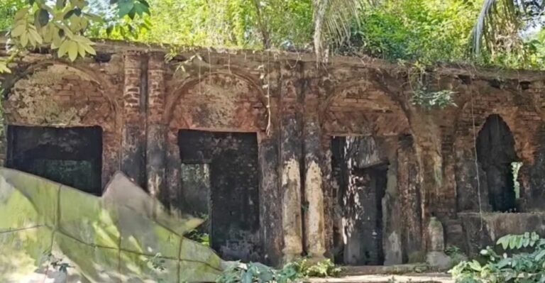 বিলুপ্তির পথে পিরোজপুরের দেড়শ বছরের বাজপাই জমিদারবাড়ি