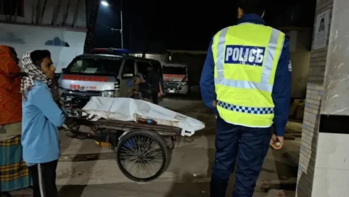 বরিশালে ভ্যান বাঁচাতে গিয়ে গাছের সঙ্গে বাসের ধাক্কা, নিহত ২