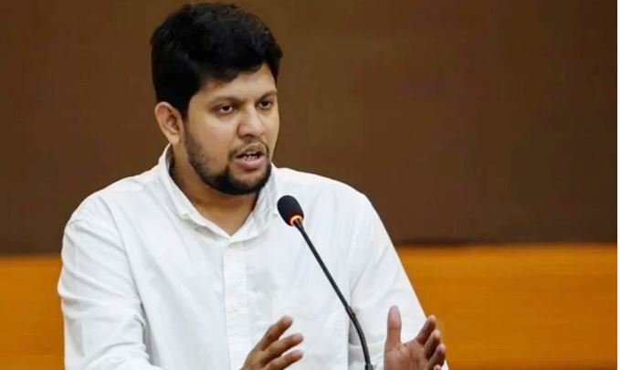 মজলুমরা এখন জালিমে পরিনত হয়েছে: তথ্য উপদেষ্টা