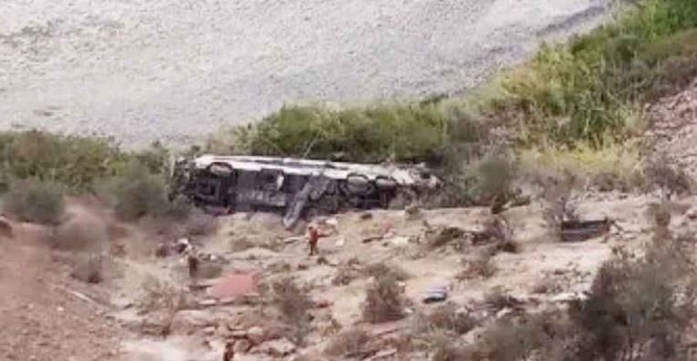 পেরুতে সড়ক দূর্ঘটনায় বাস খাদে পড়ে নিহত ৩৭