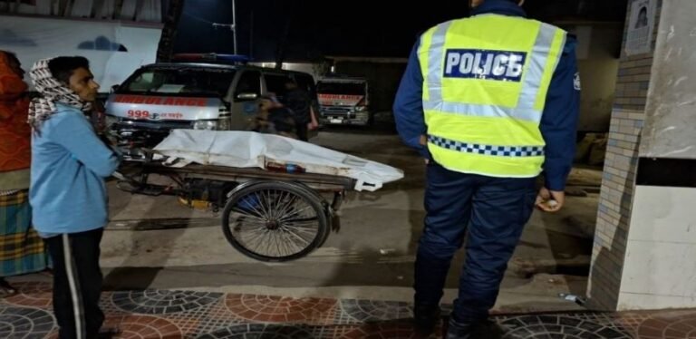 ঢাকা বরিশাল মহসড়কে নিয়ন্ত্রণ হারালেন    বাসচালক, নিহত ১