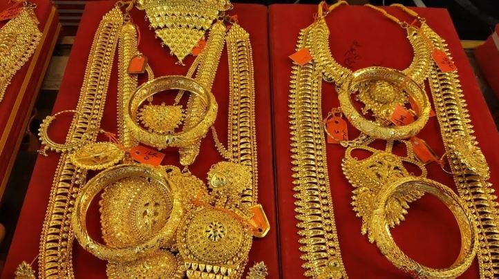 অগ্রণী ব্যাংকে দুটি লকারেপাওয়া গেল ৮৩২ ভরি সোনার গয়না