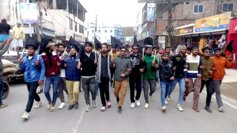 কমিটি বাতিলের দাবিতে জামালপুরে ছাত্রদলের কালো পতাকা মিছিল