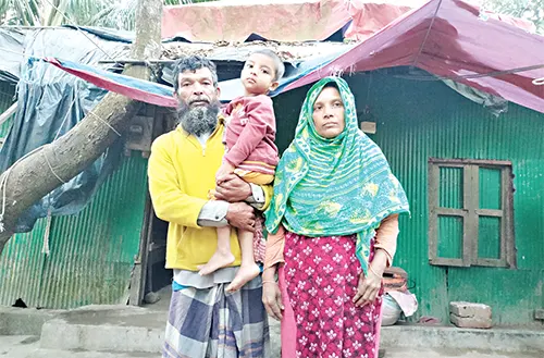 নদীভাঙনে সর্বস্ব হারিয়ে মানবেতর জীবন, গরিবের খোঁজ নেই