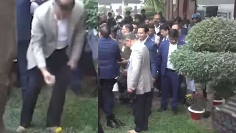 দেশের মাটিতে ফিরেই আবেগে ভাসলেন তারেক রহমান