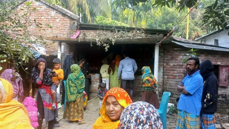 ফরিদপুরে ট্রাক-অ্যাম্বুলেন্স সংঘর্ষে ভাই-বোন ও দুলাভাই নিহত