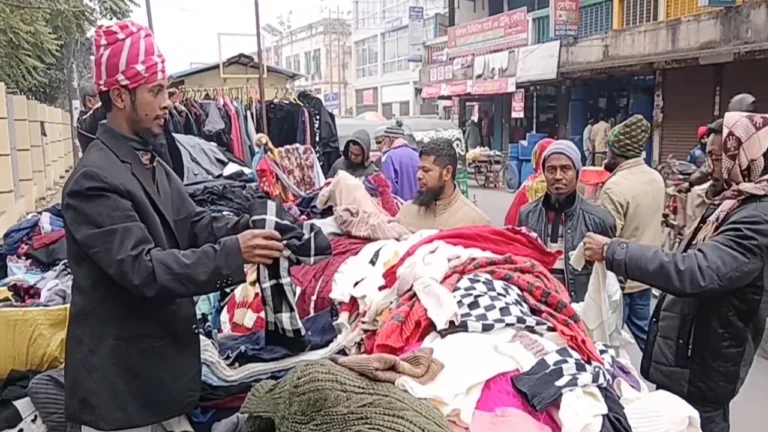 বরিশালে কনকনে শীতে গৃহবন্দি মানুষ, দিনভর দেখা নেই সূর্যের