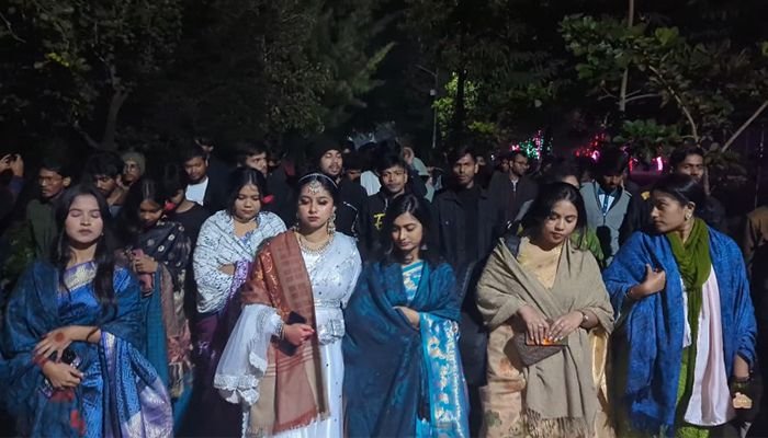 কনসার্ট বন্ধের দাবিতে ববিতে গভীর রাতে ছাত্রদলের মিছিল