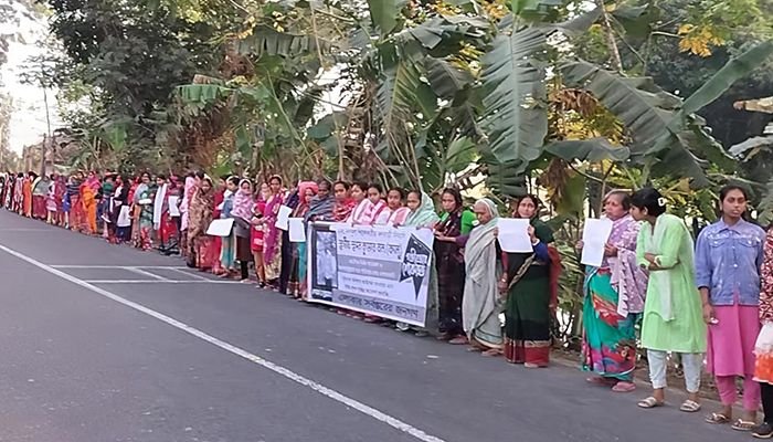 মুদি ব্যবসায়ী স্বপন হত্যার সুষ্ঠু বিচার দাবিতে ভাণ্ডারিয়ায় মানববন্ধন