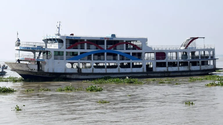 ঘন কুয়াশায় ঢাকা–চাঁদপুর–বরিশাল নৌপথে লঞ্চ চলাচল স্থগিত