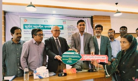 কলাপাড়ায় ১০৯ পরিবার পেল দুর্যোগ সহনশীল নতুন ঘর