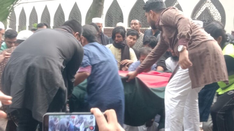 নজরুলের পাশে চিরনিদ্রায় হাদি