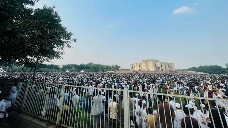 ভাইয়ের ইমামতিতে শহীদ হাদির জানাজা অনুষ্ঠিত