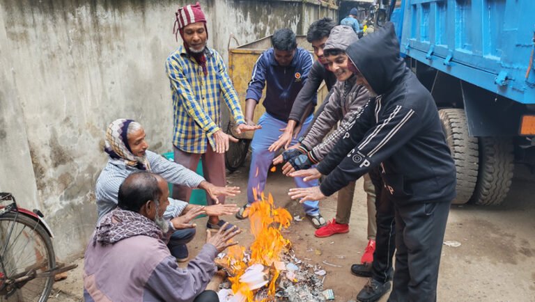 বরিশালে কনকনে ঠান্ডা, হিমেল বাতাসে বিপাকে শ্রমজীবী মানুষ