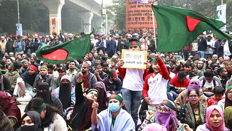 হাদি হত্যার বিচার দাবিতে শাহবাগে সর্বাত্মক অবরোধ