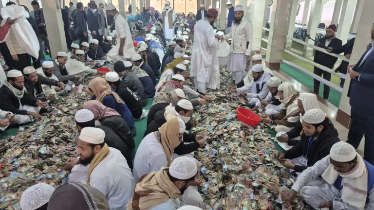 পাগলা মসজিদের দানবাক্সে মিলল ৩৫ বস্তা টাকা, চলছে হিসাব