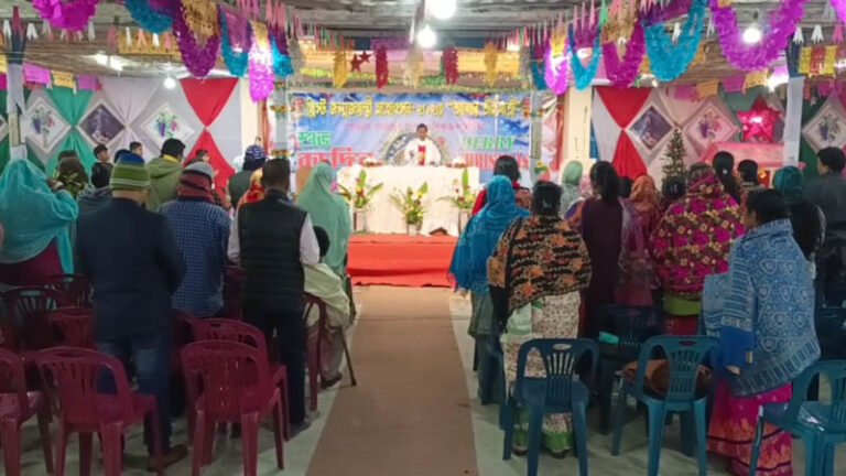 বরিশালে উৎসবমুখর পরিবেশে পালিত হচ্ছে বড়দিন