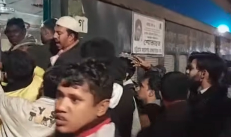 খালেদা জিয়াকে শেষ বিদায় জানাতে সারাদেশ থেকে ঢাকার উদ্দেশ্যে বিএনপির নেতাকর্মীর ঢল