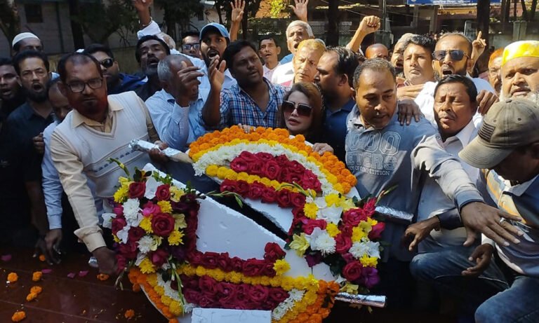 শ্রদ্ধা নিবেদন ঘিরে বরিশালে বিএনপির দুই পক্ষের উত্তেজনা ও সংঘর্ষ