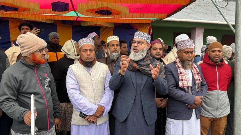 মুক্তিযোদ্ধা কমান্ডারের জানাজায় কৃতজ্ঞতায় কেঁদেছেন মাসুদ সাঈদী