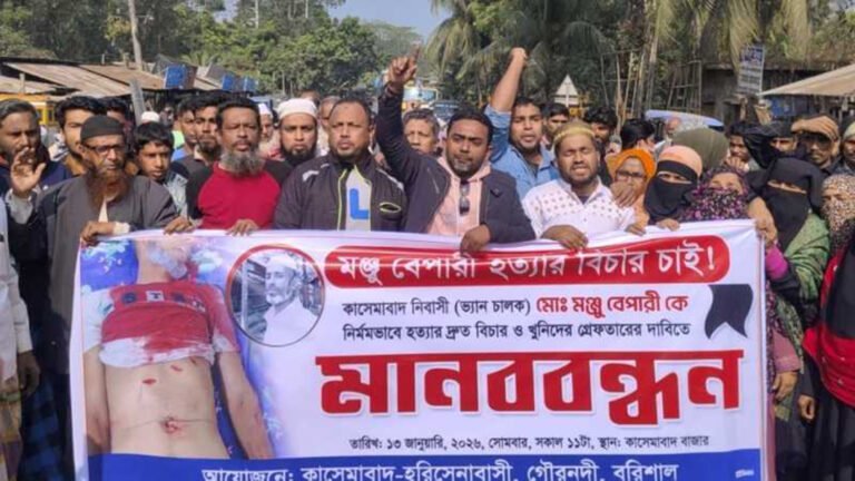 মঞ্জু হত্যার বিচার দাবিতে উত্তাল গৌরনদী, অবরোধে অচল ঢাকা–বরিশাল মহাসড়ক