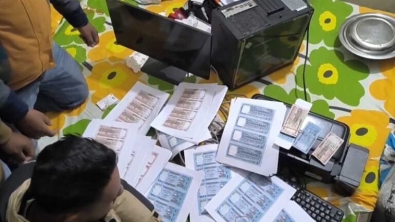 বরিশালে জাল টাকাসহ চার কিশোর গ্রেফতার, শহরে আতঙ্ক