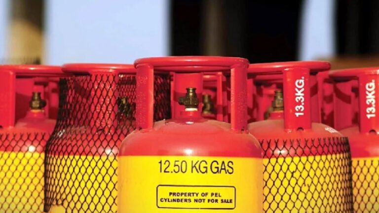 এলপি গ্যাসে নিয়ন্ত্রণহীন বাজার, ভোক্তারা দিশেহারা