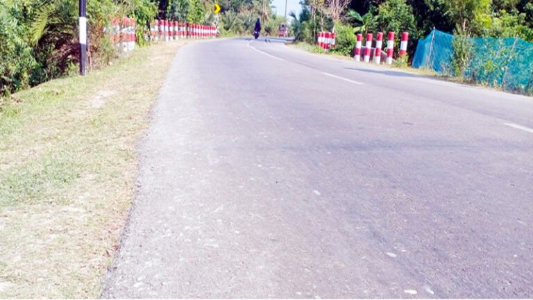 কুয়াকাটা-কলাপাড়া-পটুয়াখালী সড়ক: ৭০ কিলোমিটারে ১৫ বিপজ্জনক বাঁক, বাড়ছে দুর্ঘটনা