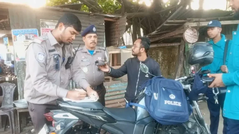 নির্বাচন ঘিরে বরিশালে যৌথ বাহিনীর কড়া অভিযান, বসানো হলো ১৩ চেকপোস্ট