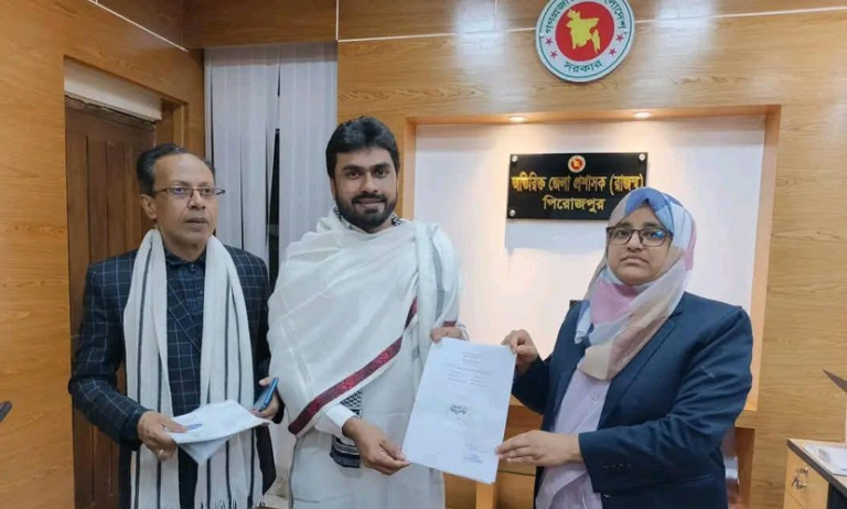 আইনি লড়াইয়ে জয়, ট্রাক প্রতীকে পিরোজপুর-২ তে ফিরলেন মুন্না