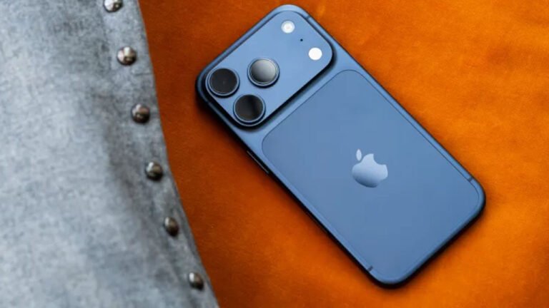 আইফোন বিক্রিতে নতুন রেকর্ড, এক প্রান্তিকে আয় ৮৫ বিলিয়ন ডলারের বেশি