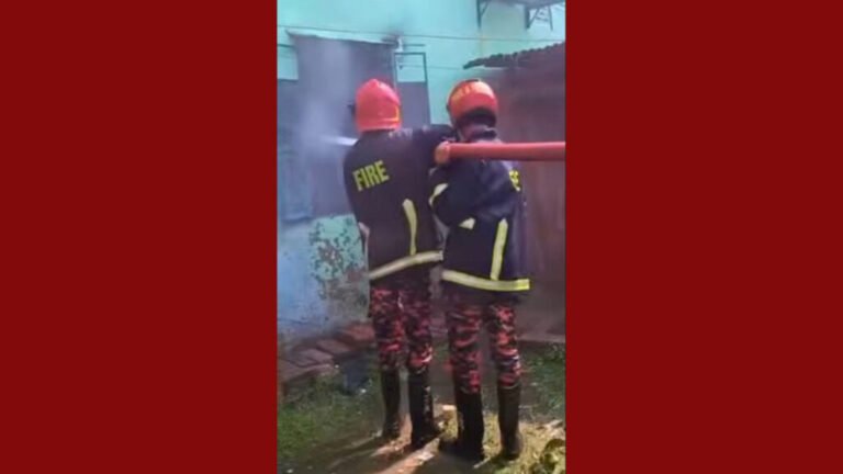 উজিরপুরে ডায়াগনস্টিক সেন্টারে অগ্নিকাণ্ড, প্রায় ৪ লাখ টাকার ক্ষতি