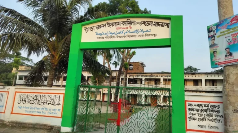 তীব্র গরমে দাখিল পরীক্ষাকেন্দ্রে ৫ শিক্ষার্থী অসুস্থ, একজন হাসপাতালে ভর্তি