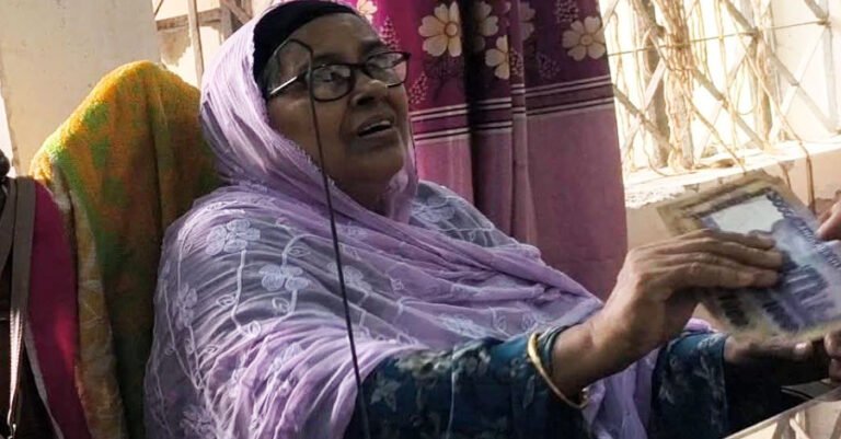 বাকেরগঞ্জ সাব-রেজিস্ট্রি অফিসে ঘুষ লেনদেনের ভিডিও ছড়ালো সামাজিক মাধ্যমে