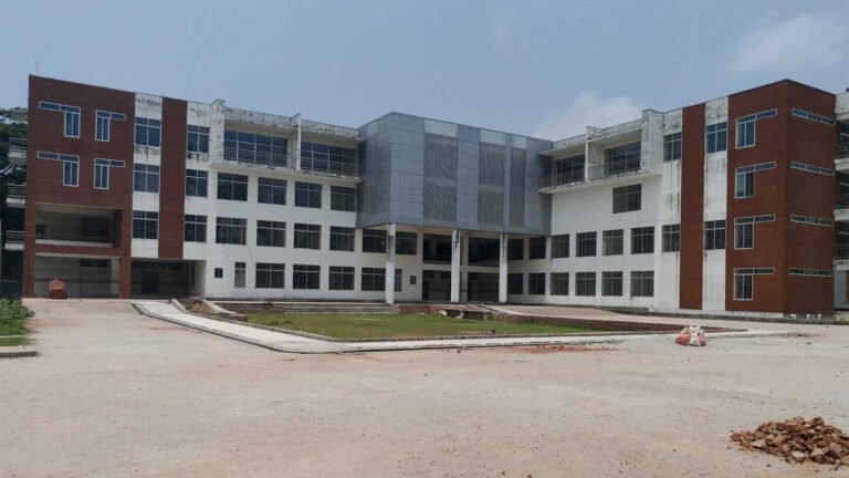 ৭ বছরেও চালু হয়নি শিশু হাসপাতাল, সংকটে বরিশালের চিকিৎসা সেবা